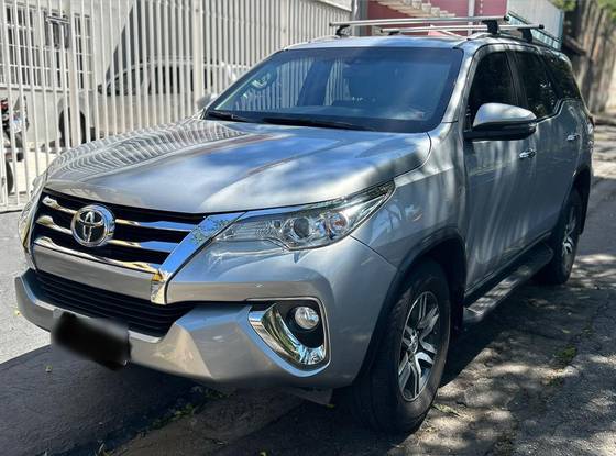 TOYOTA HILUX SW4 2.7 SRV 7 LUGARES 4X2 16V FLEX 4P AUTOMÁTICO TOYOTA HILUX SW4 2.7 SRV 7 LUGARES 4X2 16V FLEX 4P AUTOMÁTICO